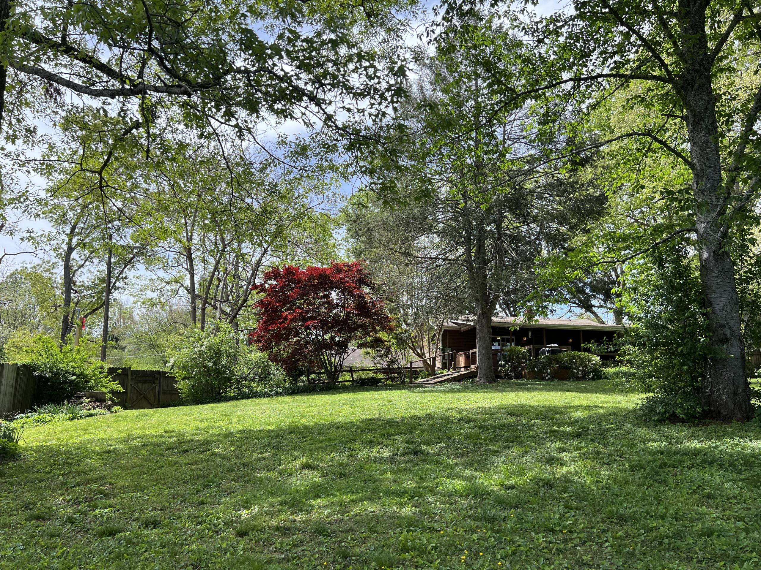 BosHideaway Backyard Spring